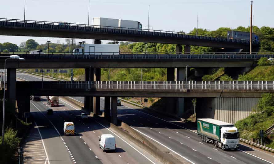 Woman falls out car window while filming Snapchat video on M25 | Road