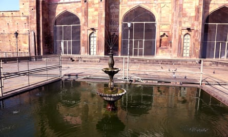 A fountain in the courtyard of the Dharhara Mosque in Varanasi. 