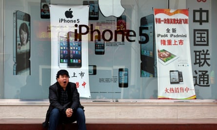 A Chinese mobile phone shop advertising Apple products