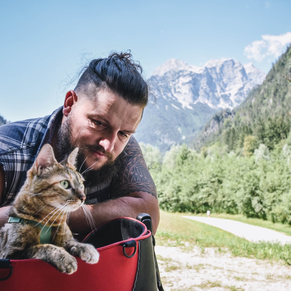 dean nicholson one man and his cat