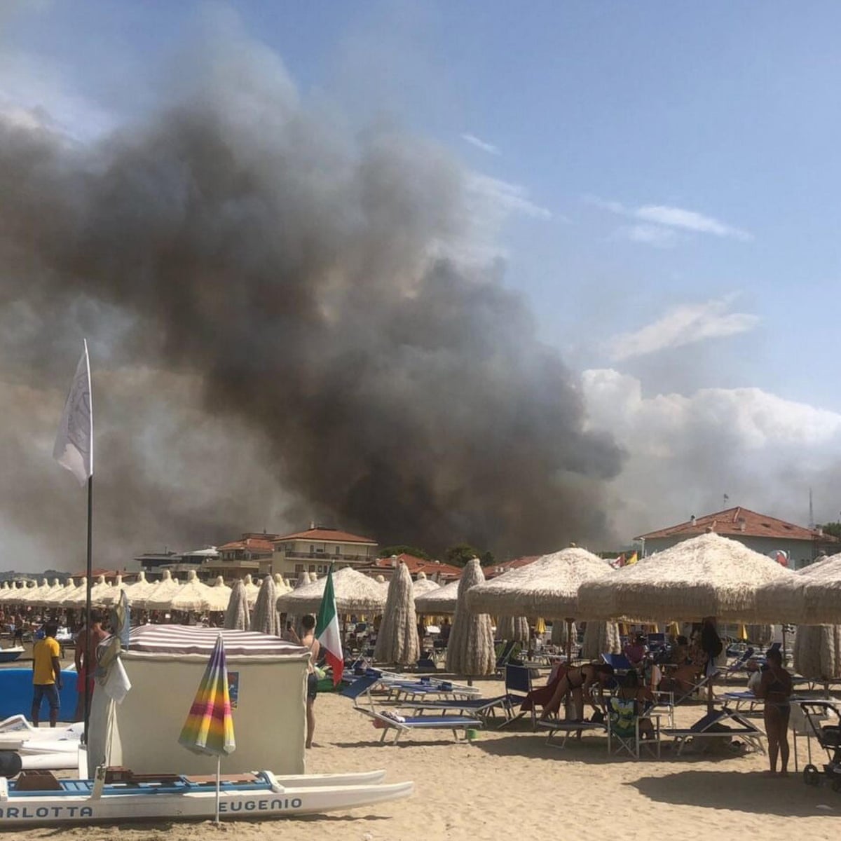 Tourists Evacuated From Pescara As Italy Records More Than 800 Wildfires Italy The Guardian Tourists Evacuated From Pescara As Italy Records More Than 800 Wildfires Italy The Guardian