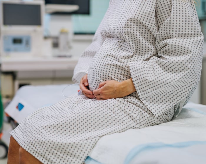 Leading OB-GYN group breaks from CDC on maternal vaccination schedule