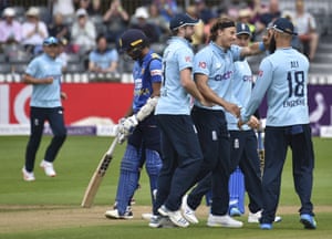 England celebrate the dismissal of Wanindu Hasaranga.