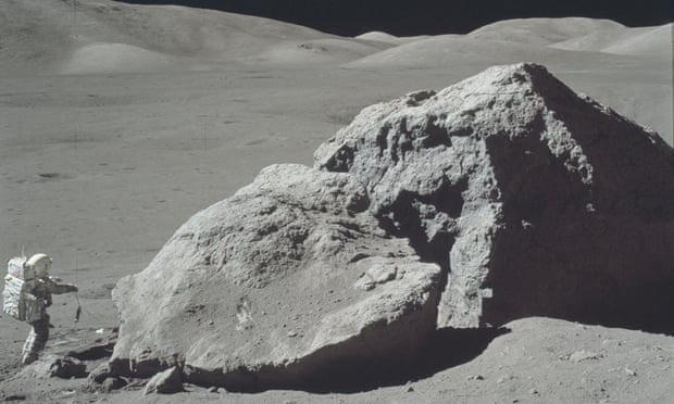 El astronauta científico Harrison H Schmitt en la Luna durante la misión Apolo 17 en 1972. Fotografía: Nasa/Reuters El astronauta científico Harrison H Schmitt en la Luna durante la misión Apolo 17 en 1972. Fotografía: Nasa/Reuters