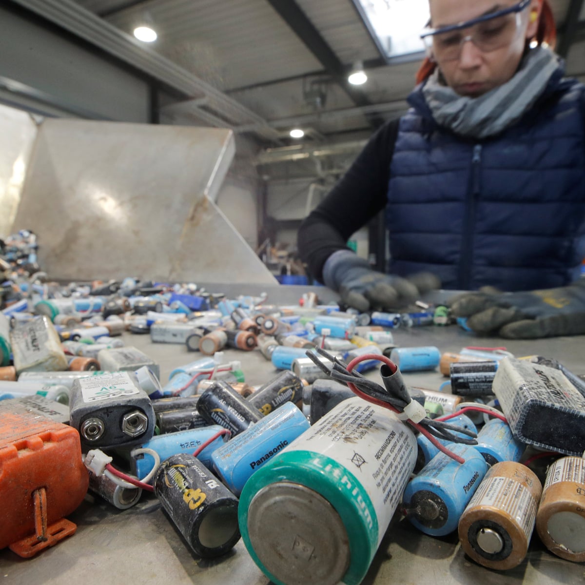 Only 2 Of Lithium Ion Batteries In Australia Are Recycled Report Says Recycling The Guardian