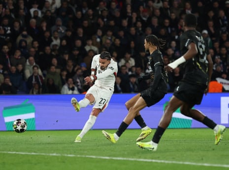 Malo Gusto scores for Chelsea!