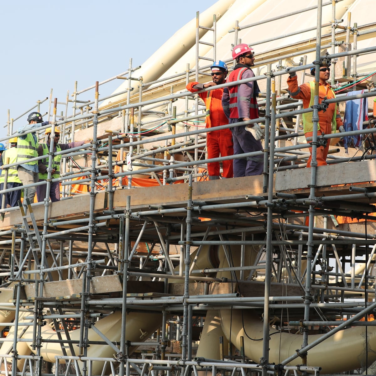 Migrant workers toil in perilous heat to prepare for Cop28 climate