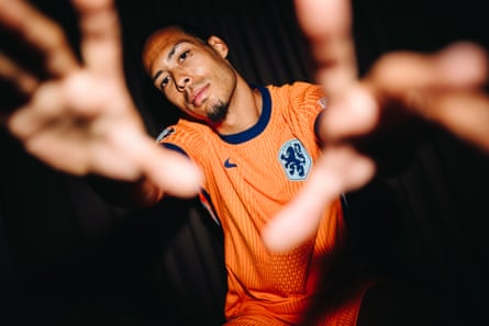 Virgil van Dijk gets his arty pose on.