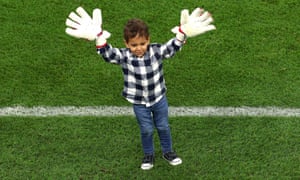 ๋ํ, ์นดํ๋ฅด. ๋ชจ๋ก์ฝ์ Yassine Bounou์ ์๋ค์ด ํ์ 1-0 ์น๋ฆฌ๋ฅผ ์์ถํ๊ณ ์์ต๋๋ค.