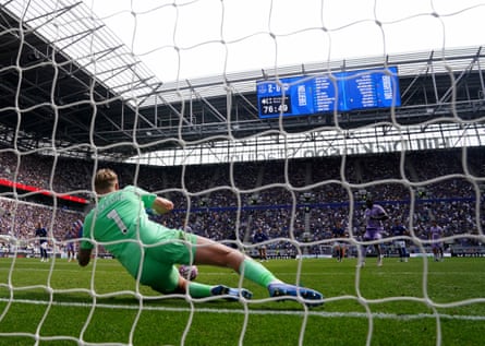 Jordan Pickford saves Danny Welbeck’s penalty