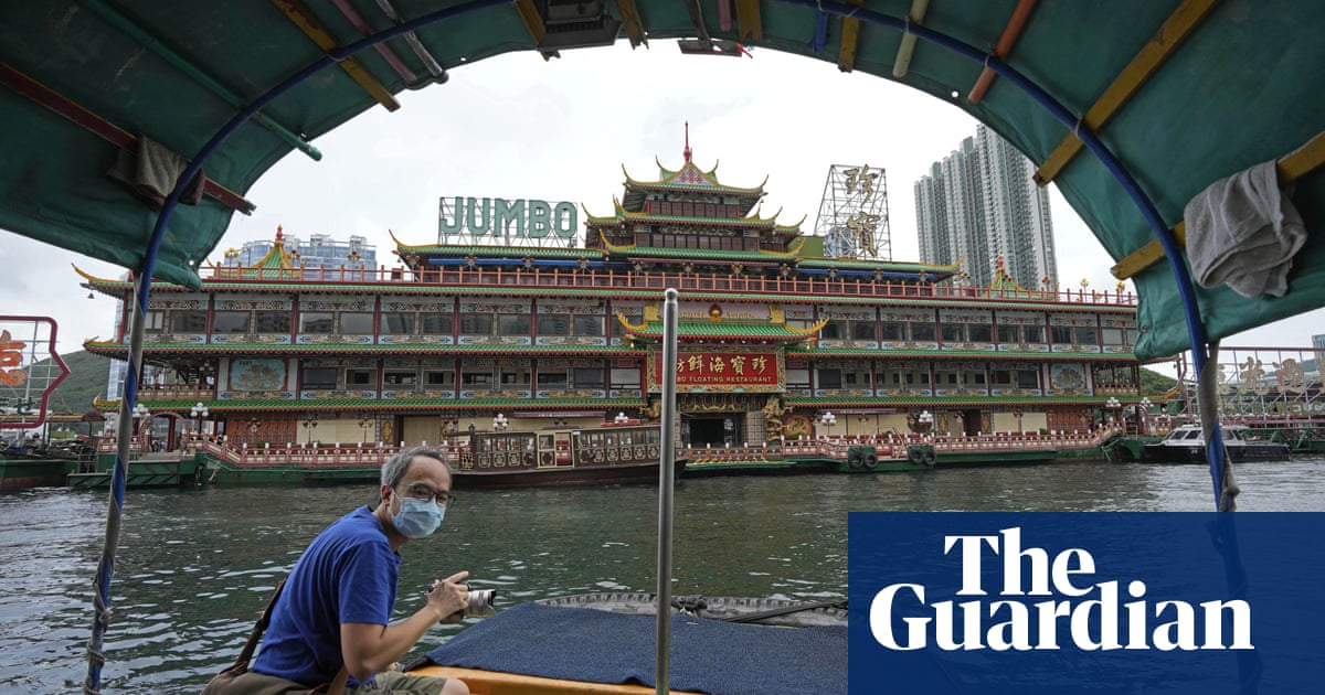 Hong Kong’s Jumbo Floating Restaurant towed away after 46 years – video