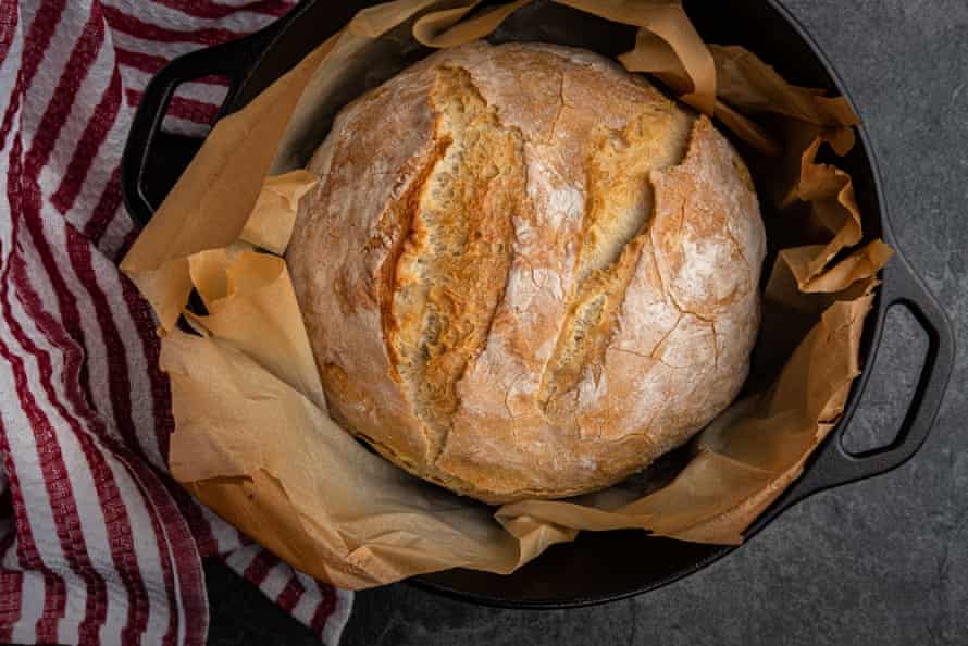 White bread baked in Dutch oven