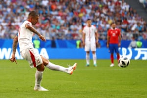 ÐлекÑандър Коларов от Ð¡ÑŠÑ€Ð±Ð¸Ñ Ð¸Ð·Ñтрелва Ñвободен удар отÑтрани до Ð±Ð»Ð¸Ð·ÐºÐ¸Ñ Ð¿Ð¾ÑÑ‚.