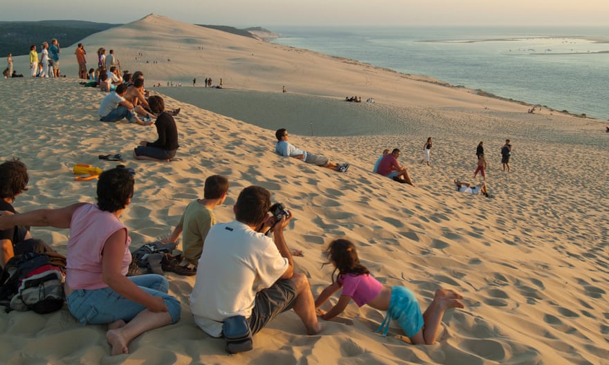 Tourists on the Dune du Pyla at sunset, Arcachon, France