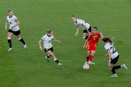 Aitana Bonmatí surrounded by Germany players.