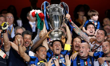 Javier Zanetti lifts the Champions League trophy at the Bernabéu in 2010.