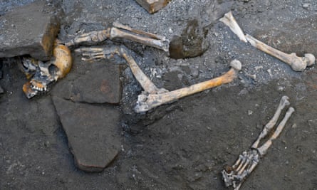 pompeii factions erupts archaeologists remains