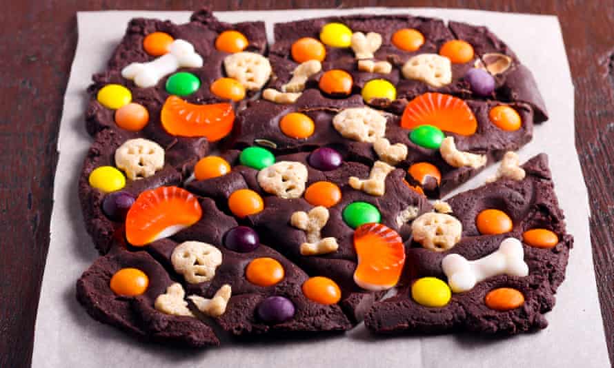 Halloween cocoa bark.