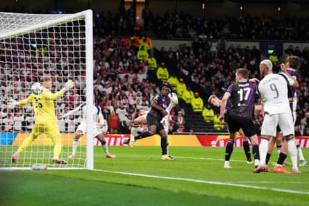 Tottenham took the lead thanks to an own goal, scored by David Zima