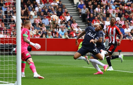 Cristian Romero scores for Tottenham!