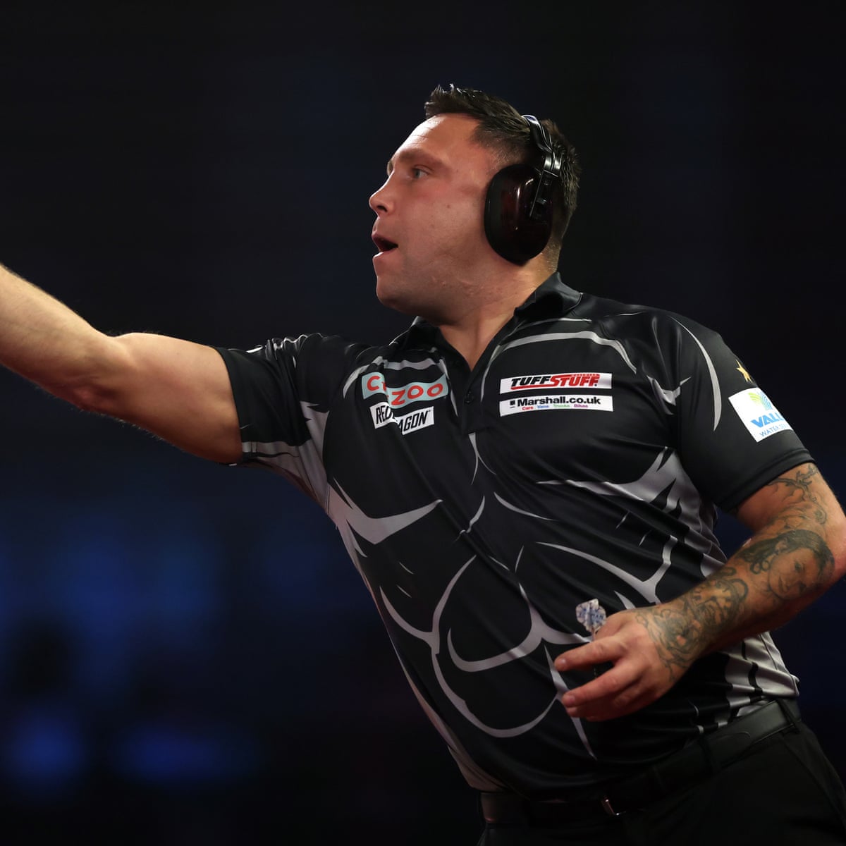Låse rig interval PDC world darts: Gerwyn Price exits in ear defenders and may not return |  PDC World Championships | The Guardian