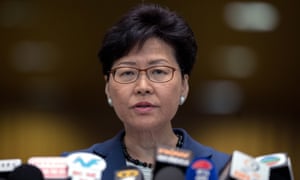 La directrice de Hong Kong, Carrie Lam, prend la parole lors d'une conférence de presse à Hong Kong