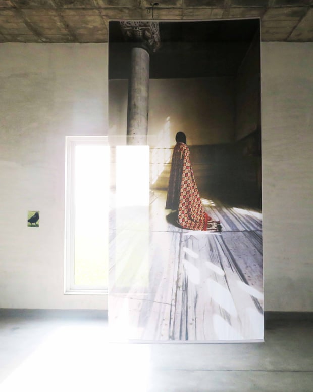 ไม่มีใครเป็นกลางที่นี่ โดย Farwa Moledina ที่ Lahore Biennial