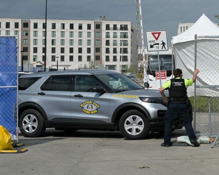 Pilot and 11 skydiving passengers killed in Missouri plane crash