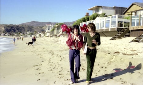 Ronnie Wood and Mick Jagger stroll along the beach