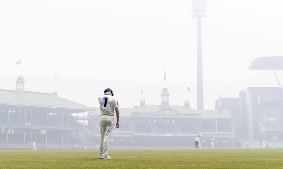 A smoke haze from bushfires obscures play during a Sheffield Shield cricket match at the SCG in 2019.