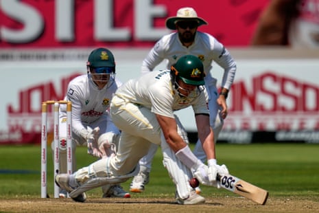 Matt Renshaw erra a bola