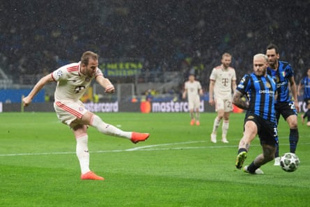 Harry Kane scores Bayern Munich’s opening goal.