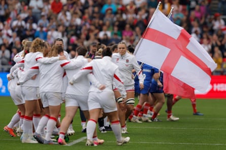 A determined looking England captain, Zoe Aldcroft, gathers her team together in a huddle straight after the national anthems.