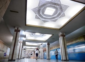 Amir Temur Khiyoboni (Amir Temur Square) station, the former October Revolution station