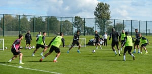 Los jugadores del Newcastle juegan un juego de posesión durante el entrenamiento esta semana.