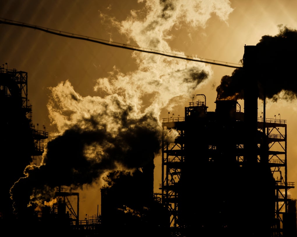 El mundo sigue encaminado hacia un catastrófico aumento de temperatura de 2,6 °C, según un informe. El mundo sigue encaminado hacia un catastrófico aumento de temperatura de 2,6 °C, según un informe.