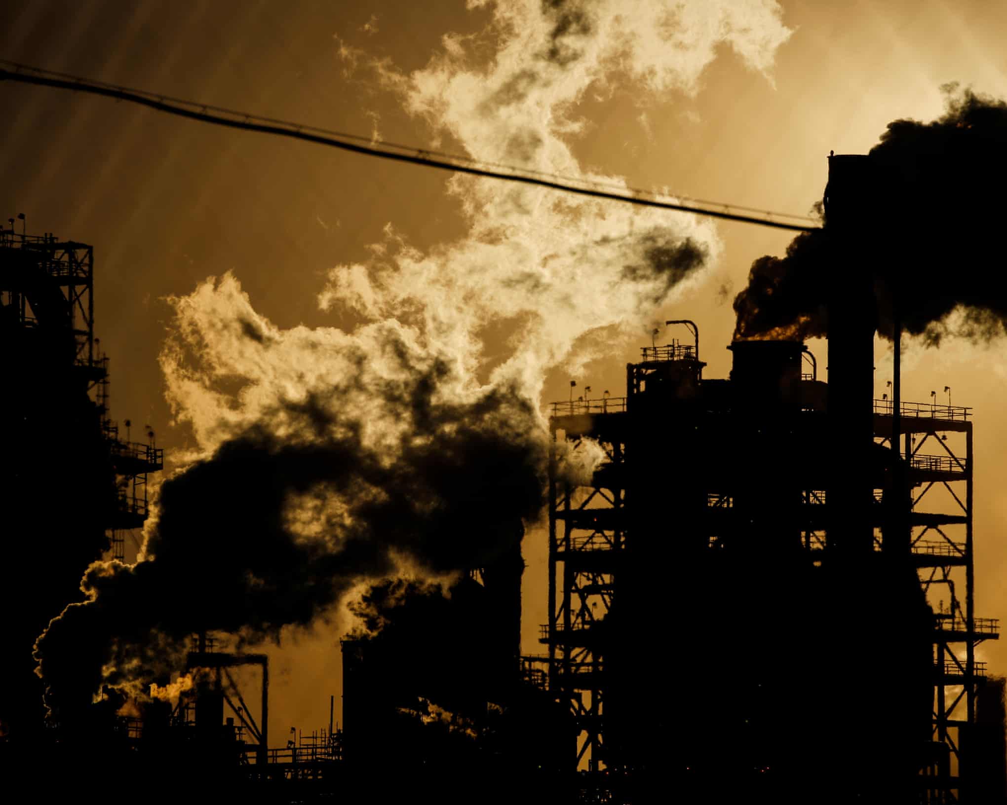 El mundo sigue encaminado hacia un catastrófico aumento de temperatura de 2,6 °C, según un informe. El mundo sigue encaminado hacia un catastrófico aumento de temperatura de 2,6 °C, según un informe.