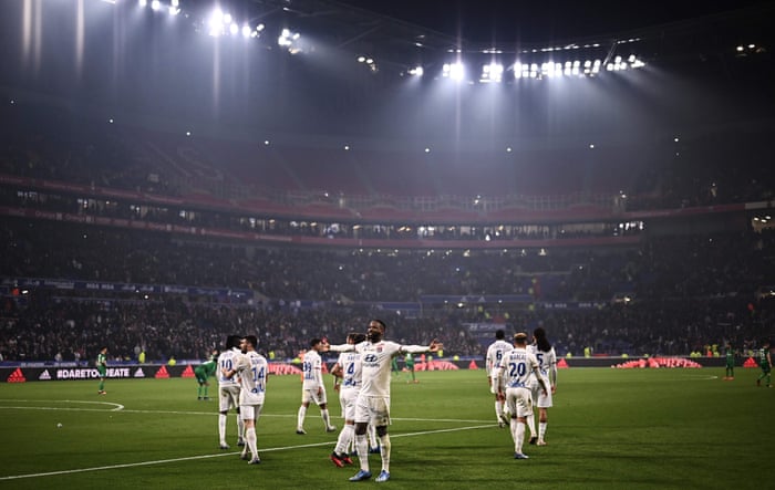 Scarica Gratis Images Lyon V St Etienne The French Derby With Lots Of Clowns But No dernière par
