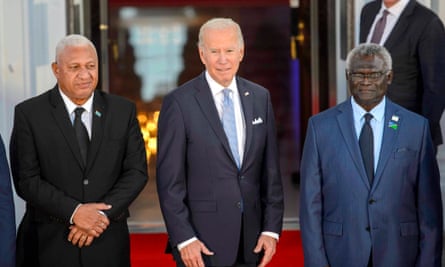 Le Premier ministre fidjien, Frank Bainimarama, Joe Biden et le Premier ministre des Îles Salomon, Manasseh Sogavare, se sont rencontrés à Washington cette semaine pour le sommet historique États-Unis-Pacifique.