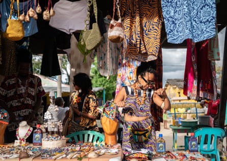 Products for sale are related to African elements, figures, symbols, or representations that speak of ancestors