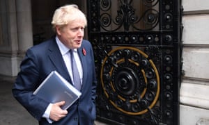 BRITAIN-POLITICS-HEALTH-VIRUS<br>Britain's Prime Minister Boris Johnson arrives back at Downing Street in London on November 10, 2020 after chairing the weekly cabinet meeting held at the nearby Foreign, Commonwealth and Development Office. (Photo by JUSTIN TALLIS / AFP) (Photo by JUSTIN TALLIS/AFP via Getty Images)