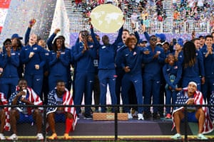 Mu holds up the team trophy award with her USA teammates.