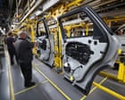 Ripresa economica nel Regno Unito: le fabbriche tornano alla crescita grazie a Jaguar Land Rover e aumento della spesa dei consumatori
