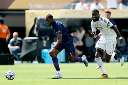 Antonio Rüdiger strains to keep up with Ousmane Dembélé