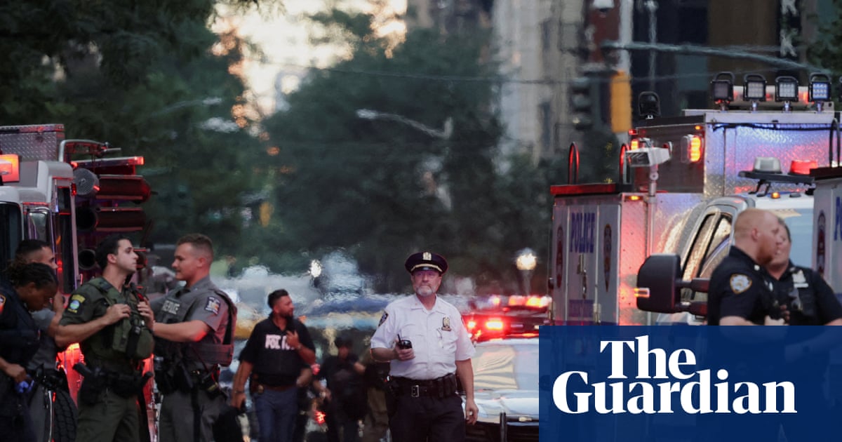 New York gunman dies from self-inflicted wound after two people shot | New York New York gunman dies from self-inflicted wound after two people shot | New York