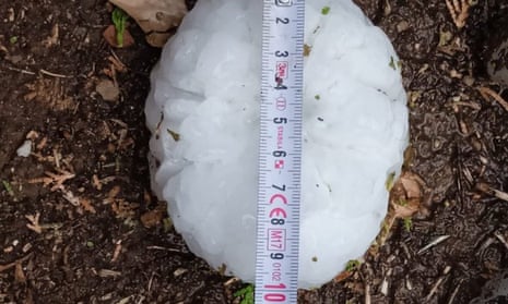 A 10cm diameter hailstone