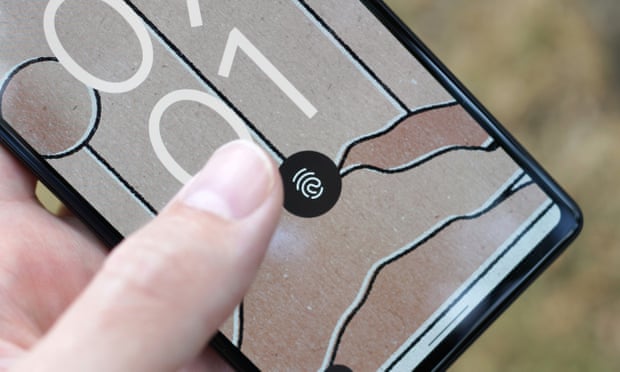 The logo highlighting the in-screen fingerprint scanner of the Pixel 6a.