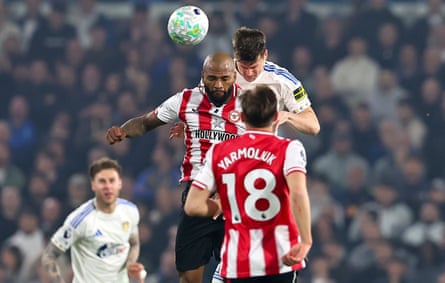 Igor Thiago of Brentford and Leeds’ Jaka Bijol challenge for the ball.