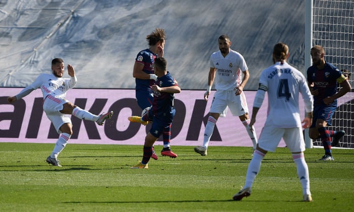 Barcelona Thwarted By Howler While Real Madrid And Bayern Return To Top Football The Guardian