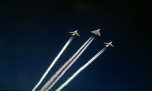 1958: An Avro Vulcan B1A (XA904) leading a Vickers Valiant (XD869) and a Handley Page Victor B1 (XA931) at altitude